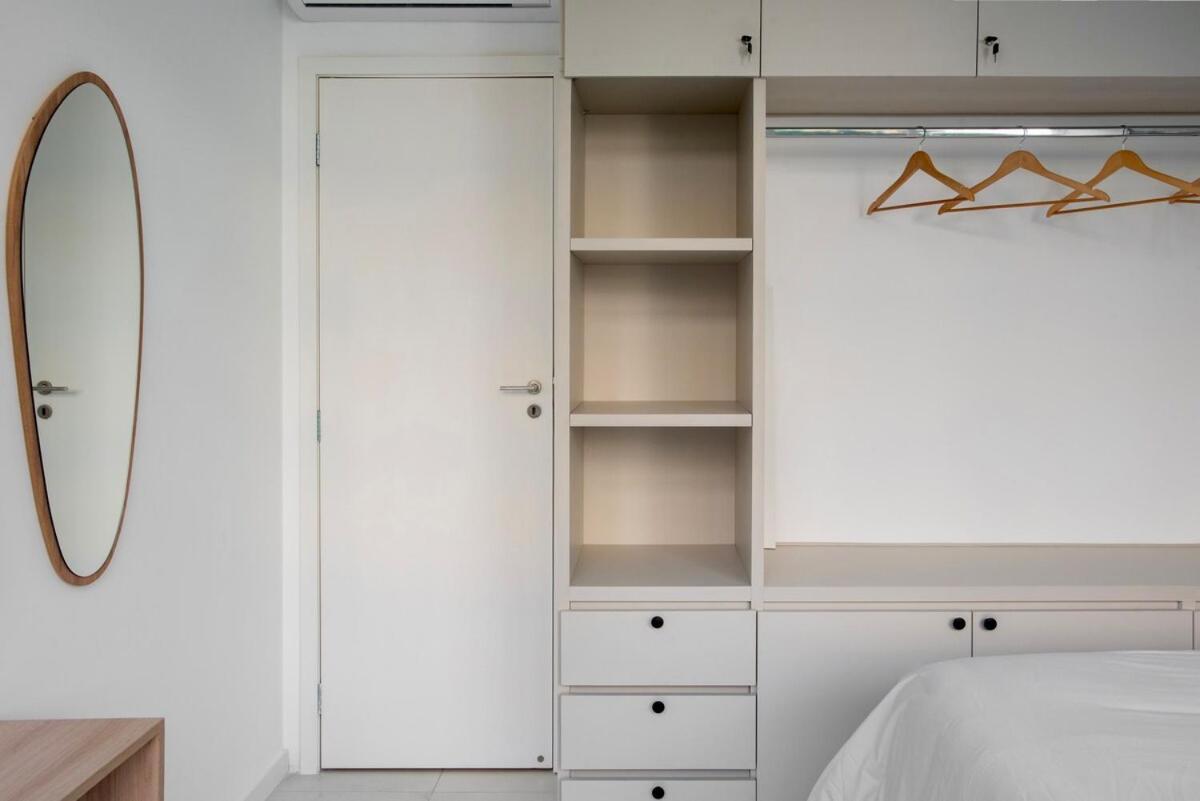 Apartemen Renovated Stylish Two Bedroom In Ipanema, Steps To Rio de Janeiro